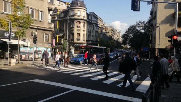 ЗАБОРАВИТЕ НА СЛУШАЛИЦЕ И МОБИЛНИ: Полиција појачава контролу на пешачким прелазима ЗАБОРАВИТЕ НА СЛУШАЛИЦЕ И МОБИЛНИ: Полиција појачава контролу на пешачким прелазима