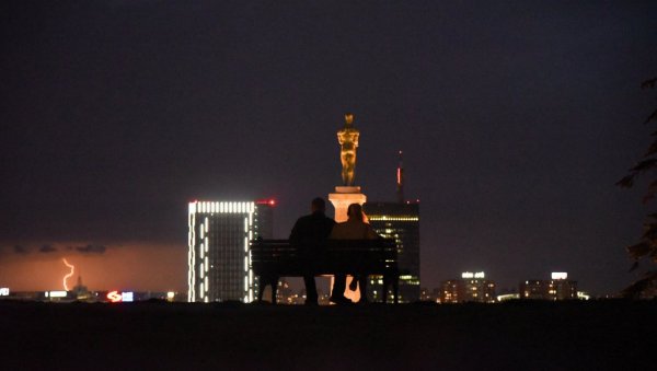 У БЕОГРАДУ УСКОРО ПЉУСКОВИ И ГРМЉАВИНА: РХМЗ најавио кишу у главном граду, Шумадији и Банату У БЕОГРАДУ УСКОРО ПЉУСКОВИ И ГРМЉАВИНА: РХМЗ најавио кишу у главном граду, Шумадији и Банату