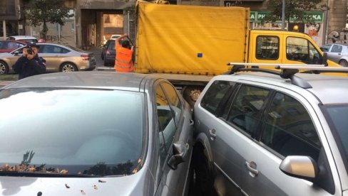 UDES U CENTRU BEOGRADA Sudar trolejbusa i više vozila, ima povređenih UDES U CENTRU BEOGRADA Sudar trolejbusa i više vozila, ima povređenih
