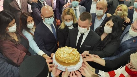 ВУЧЕВИЋ ЧЕСТИТАО СВЕТУ ПЕТКУ: Интереси грађана и државе морају бити изнад страначких ВУЧЕВИЋ ЧЕСТИТАО СВЕТУ ПЕТКУ: Интереси грађана и државе морају бити изнад страначких