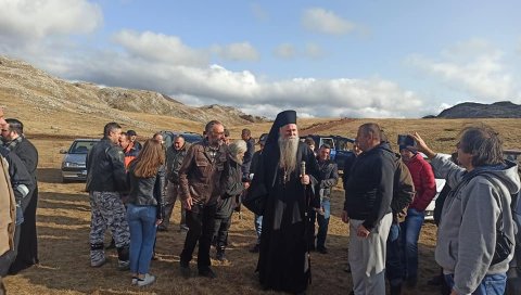 ВЛАДИКА ЈОАНИКИЈЕ НА СИЊАЈЕВИНИ: Епископ будимљанско-никшићки Јоаникије обишао бранитеље планине ВЛАДИКА ЈОАНИКИЈЕ НА СИЊАЈЕВИНИ: Епископ будимљанско-никшићки Јоаникије обишао бранитеље планине