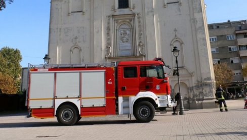 ПОЖАР У ЦРКВИ НА СВЕТУ ПЕТКУ: Букнула ватра у смедеревској светињи (ФОТО) ПОЖАР У ЦРКВИ НА СВЕТУ ПЕТКУ: Букнула ватра у смедеревској светињи (ФОТО)