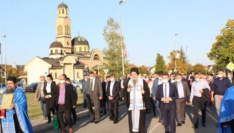 НАЈВАЖНИЈИ ЉУБАВ И РАЗУМЕВАЊЕ: Владика Фотије на прослави крсне славе општине Угљевик (ФОТО) НАЈВАЖНИЈИ ЉУБАВ И РАЗУМЕВАЊЕ: Владика Фотије на прослави крсне славе општине Угљевик (ФОТО)