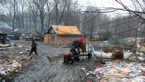 ИСТРАЖИВАЊЕ О ПОЛОЖАЈУ ЖЕНА: Све више мајки се одлучује на дојење, и даље висок просек малолетничких бракова код Рома ИСТРАЖИВАЊЕ О ПОЛОЖАЈУ ЖЕНА: Све више мајки се одлучује на дојење, и даље висок просек малолетничких бракова код Рома