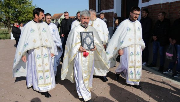 СЛАВА БАНАТСКОГ ДВОРА Литургија поводом Свете Петке СЛАВА БАНАТСКОГ ДВОРА Литургија поводом Свете Петке