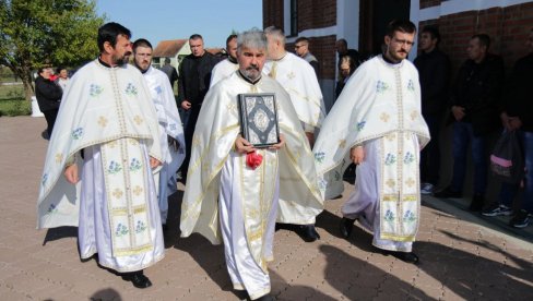 СЛАВА БАНАТСКОГ ДВОРА Литургија поводом Свете Петке СЛАВА БАНАТСКОГ ДВОРА Литургија поводом Свете Петке