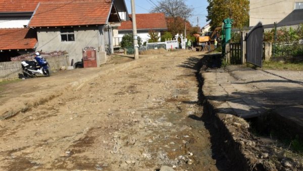ОБНОВА КОЛОВОЗА КА БРЗИ: Лесковачкој локалној власти приоритет реконструкција пута ка Вучју ОБНОВА КОЛОВОЗА КА БРЗИ: Лесковачкој локалној власти приоритет реконструкција пута ка Вучју