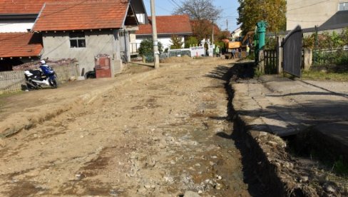 ОБНОВА КОЛОВОЗА КА БРЗИ: Лесковачкој локалној власти приоритет реконструкција пута ка Вучју ОБНОВА КОЛОВОЗА КА БРЗИ: Лесковачкој локалној власти приоритет реконструкција пута ка Вучју