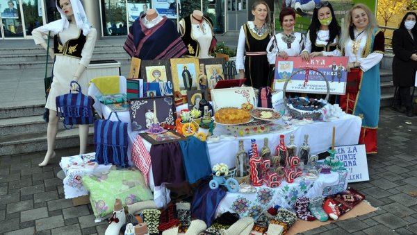 ВРЕДНЕ РУКЕ СЕМБЕРИЈЕ: Организован Сајам женског предузетништва ВРЕДНЕ РУКЕ СЕМБЕРИЈЕ: Организован Сајам женског предузетништва
