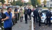 ВРАТИМО ДЕЦУ У ШКОЛЕ: Родитељи из Модриче протестују већ трећи дан (ФОТО) ВРАТИМО ДЕЦУ У ШКОЛЕ: Родитељи из Модриче протестују већ трећи дан (ФОТО)