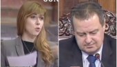 ПОСЛАНИЦА СПС РЕПОВАЛА У СКУПШТИНИ: Снимљена и реакција Ивице Дачића (ВИДЕО) ПОСЛАНИЦА СПС РЕПОВАЛА У СКУПШТИНИ: Снимљена и реакција Ивице Дачића (ВИДЕО)
