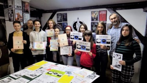 ЗЛАТНИ СТРИП: Награде за лесковачке ауторе на међународном салону у Велесу ЗЛАТНИ СТРИП: Награде за лесковачке ауторе на међународном салону у Велесу
