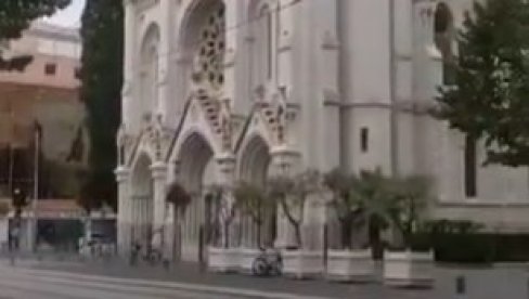 ПРВЕ ФОТОГРАФИЈЕ НАКОН НАПАДА: Убица у Ници одрубио главу жртви? ПРВЕ ФОТОГРАФИЈЕ НАКОН НАПАДА: Убица у Ници одрубио главу жртви?