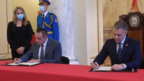 У СКЛАДУ СА ПРОТОКОЛОМ: Примопредаја дужности у Министарству одбране и Министарству унутрашњих послова У СКЛАДУ СА ПРОТОКОЛОМ: Примопредаја дужности у Министарству одбране и Министарству унутрашњих послова