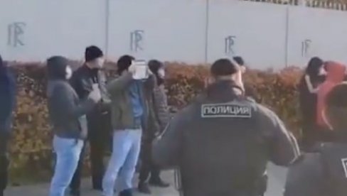 АЛАХУ АКБАР И У МОСКВИ: Протест испред француске амбасаде због Макронових изјава (ВИДЕО) АЛАХУ АКБАР И У МОСКВИ: Протест испред француске амбасаде због Макронових изјава (ВИДЕО)