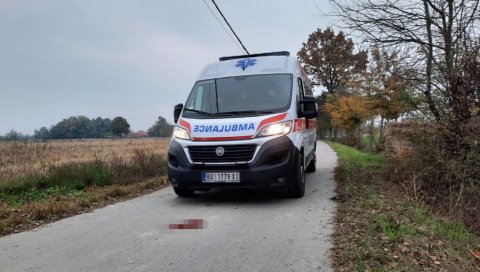 ФОТОГРАФИЈЕ МЕСТА СТРАВИЧНЕ НЕСРЕЋЕ У ОБРЕНОВЦУ: Отац прегазио сина трактором, још увек видљиви трагови крви (ФОТО) ФОТОГРАФИЈЕ МЕСТА СТРАВИЧНЕ НЕСРЕЋЕ У ОБРЕНОВЦУ: Отац прегазио сина трактором, још увек видљиви трагови крви (ФОТО)
