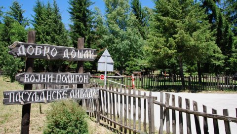 ОПАСНО ПОДРУЧЈЕ: Постављени црвени барјаци, забрањено кретање - Војска Србије изводи гађања у овом подручју ОПАСНО ПОДРУЧЈЕ: Постављени црвени барјаци, забрањено кретање - Војска Србије изводи гађања у овом подручју