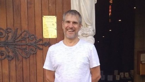 OVO JE PRVA ŽRTVA NAPADA U NICI: Crkvenjak i otac dvoje dece, tragično nastradao u rukama pomahnitalog islamiste OVO JE PRVA ŽRTVA NAPADA U NICI: Crkvenjak i otac dvoje dece, tragično nastradao u rukama pomahnitalog islamiste