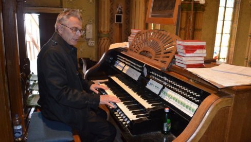 VRŠAČKE ORGULJE ČEKAJU OBNOVU: Graditelji iz Budimpešte obećali da će instrument besplatno očistiti od prašine (FOTO) VRŠAČKE ORGULJE ČEKAJU OBNOVU: Graditelji iz Budimpešte obećali da će instrument besplatno očistiti od prašine (FOTO)