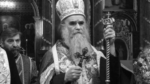 СЕЋАЊЕ НА ЂЕДУ, ДОВОЉНЕ СУ САМО ДВЕ РЕЧИ: У центру Андријевице освануо билборд посвећен митрополиту Амфилохију (ФОТО) СЕЋАЊЕ НА ЂЕДУ, ДОВОЉНЕ СУ САМО ДВЕ РЕЧИ: У центру Андријевице освануо билборд посвећен митрополиту Амфилохију (ФОТО)