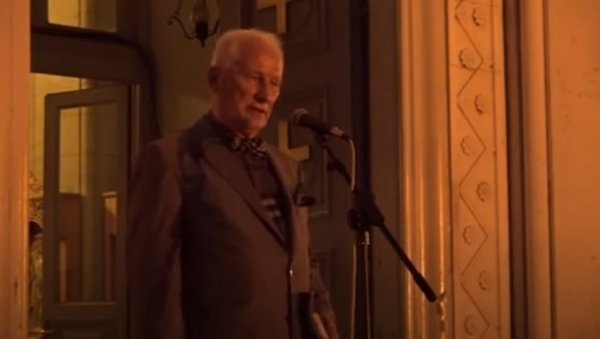 СВАКИ КАМЕН ЊЕМУ, ЈЕДАН ХРИСТУ МАЊЕ: Ове велике стихове Матија Бећковић посветио је митрополиту Амфилохију (ВИДЕО) СВАКИ КАМЕН ЊЕМУ, ЈЕДАН ХРИСТУ МАЊЕ: Ове велике стихове Матија Бећковић посветио је митрополиту Амфилохију (ВИДЕО)