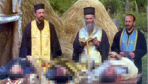ОБЈАВЉЕНА ФОТОГРАФИЈА: Амфилохије 1999. тражио тела убијених Срба на Косову (ФОТО) ОБЈАВЉЕНА ФОТОГРАФИЈА: Амфилохије 1999. тражио тела убијених Срба на Косову (ФОТО)