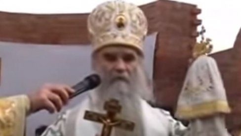 ТРЕНУТАК КАДА ЈЕ И АМФИЛОХИЈЕ ЗАПЛАКАО: Погледајте како је митрополит саопштио Србима да је преминуо патријарх Павле (ВИДЕО) ТРЕНУТАК КАДА ЈЕ И АМФИЛОХИЈЕ ЗАПЛАКАО: Погледајте како је митрополит саопштио Србима да је преминуо патријарх Павле (ВИДЕО)