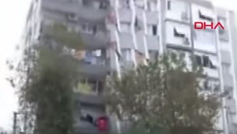 ЗГРАДА НЕСТАЛА У СЕКУНДИ: Језиви снимак из Турске, вишеспратница се срушила као да од картона (ВИДЕО) ЗГРАДА НЕСТАЛА У СЕКУНДИ: Језиви снимак из Турске, вишеспратница се срушила као да од картона (ВИДЕО)