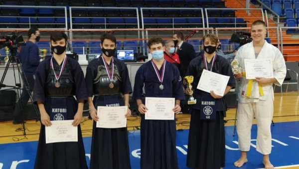 СЈАЈНИ ЈУНИОРИ СК “КАТОРИ” ИЗ ПАРАЋИНА: Лука Илић шампион на кендо првенству Србије, Карићу и Ћајићу треће место СЈАЈНИ ЈУНИОРИ СК “КАТОРИ” ИЗ ПАРАЋИНА: Лука Илић шампион на кендо првенству Србије, Карићу и Ћајићу треће место