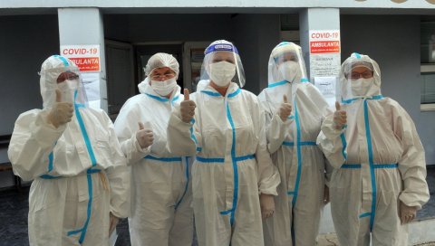 КОВИД-АМБУЛАНТА РАДИ У ТРИ СМЕНЕ: У Ваљеву, једном од највећих жаришта епидемије ковида, све више оболелих тражи лекарску помоћ КОВИД-АМБУЛАНТА РАДИ У ТРИ СМЕНЕ: У Ваљеву, једном од највећих жаришта епидемије ковида, све више оболелих тражи лекарску помоћ