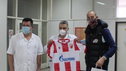 НАСТАВЉА СЕ АКЦИЈА ЗВЕЗДЕ: Докторима Земунске болнице подељене сезонске улазнице НАСТАВЉА СЕ АКЦИЈА ЗВЕЗДЕ: Докторима Земунске болнице подељене сезонске улазнице