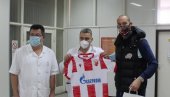 НАСТАВЉА СЕ АКЦИЈА ЗВЕЗДЕ: Докторима Земунске болнице подељене сезонске улазнице НАСТАВЉА СЕ АКЦИЈА ЗВЕЗДЕ: Докторима Земунске болнице подељене сезонске улазнице