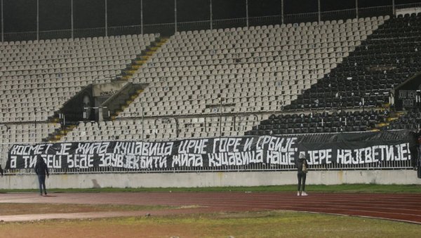ТРАНСПАРЕНТ ПОСВЕЋЕН АМФИЛОХИЈУ НА ЈУГУ: Ти си жила куцавица наше вјере ТРАНСПАРЕНТ ПОСВЕЋЕН АМФИЛОХИЈУ НА ЈУГУ: Ти си жила куцавица наше вјере