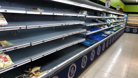 ПРАЗНИ РАФОВИ У БРИСЕЛУ: Продавнице опустошене (ФОТО) ПРАЗНИ РАФОВИ У БРИСЕЛУ: Продавнице опустошене (ФОТО)
