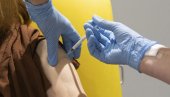 БОЛНИЧАР УБРИЗГАО ШЕСТ ДОЗА ВАКЦИНЕ ДЕВОЈЦИ: Она пуштена кући, њему позлило БОЛНИЧАР УБРИЗГАО ШЕСТ ДОЗА ВАКЦИНЕ ДЕВОЈЦИ: Она пуштена кући, њему позлило