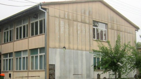 ЂАКЕ ЈОШ ГРЕЈУ ГРЕЈАЛИЦЕ: Општина Алибунар коначно решава проблем грејања у школи и вртићу у Банатском Карловцу ЂАКЕ ЈОШ ГРЕЈУ ГРЕЈАЛИЦЕ: Општина Алибунар коначно решава проблем грејања у школи и вртићу у Банатском Карловцу
