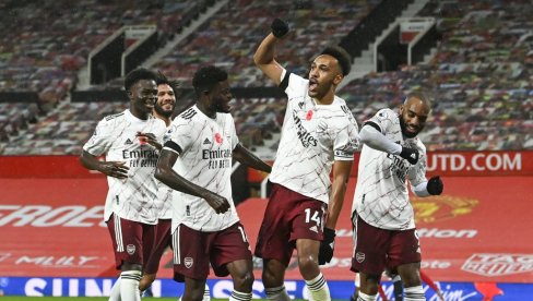 ARSENAL ISKORISTIO BEZIDEJNOST JUNAJTEDA: Obamejang presudio crvenim đavolima (VIDEO) ARSENAL ISKORISTIO BEZIDEJNOST JUNAJTEDA: Obamejang presudio crvenim đavolima (VIDEO)
