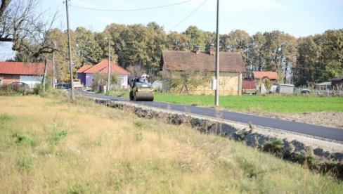 UGLJEVIK SVIMA BLIZU: Moderan put u dva zaseoka u Ravnom Polju i pod Majevicom UGLJEVIK SVIMA BLIZU: Moderan put u dva zaseoka u Ravnom Polju i pod Majevicom