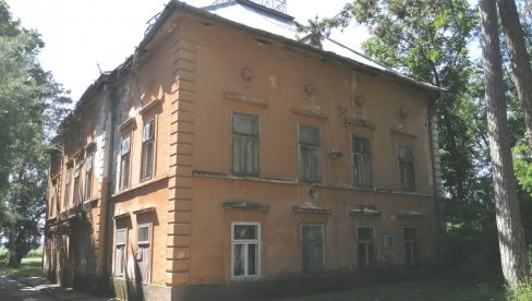 СИЈА САМО МУСКАТ КРОКАН: Дворац грофа Рохонција на Бисерном острву надомак Бечеја запуштен СИЈА САМО МУСКАТ КРОКАН: Дворац грофа Рохонција на Бисерном острву надомак Бечеја запуштен