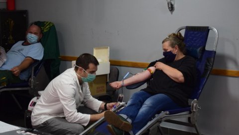 ХУМАНА АКЦИЈА ЦРВЕНОГ КРСТА СОМБОРА: Дајте крв и спасите некоме живот ХУМАНА АКЦИЈА ЦРВЕНОГ КРСТА СОМБОРА: Дајте крв и спасите некоме живот