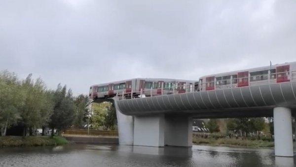 ТЕШКА НЕСРЕЋА ИЗБЕГНУТА ЧУДОМ: Метро излетео из шина, зауставио се на китовом репу (ФОТО/ВИДЕО) ТЕШКА НЕСРЕЋА ИЗБЕГНУТА ЧУДОМ: Метро излетео из шина, зауставио се на китовом репу (ФОТО/ВИДЕО)
