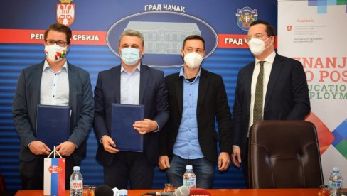 ПРАКСА, ПА ПОСАО ЗА 50 МЛАДИХ: Чачак и Швајцарска амбасада заједно финансирају пројекат под називом Знањем до посла ПРАКСА, ПА ПОСАО ЗА 50 МЛАДИХ: Чачак и Швајцарска амбасада заједно финансирају пројекат под називом Знањем до посла
