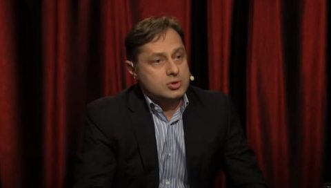 УБИЈЕН КРАЉ КОБАСИЦА: Познати бизнисмен устрељен из самострела, упали му у кућу док је био са женом (ВИДЕО) УБИЈЕН КРАЉ КОБАСИЦА: Познати бизнисмен устрељен из самострела, упали му у кућу док је био са женом (ВИДЕО)