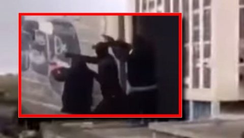 ФРАНЦУСКА СЕ ПРЕТВАРА У БОЈНО ПОЉЕ: Сцене као са Блиског истока, градом одјекују пуцњава и експлозије (ВИДЕО) ФРАНЦУСКА СЕ ПРЕТВАРА У БОЈНО ПОЉЕ: Сцене као са Блиског истока, градом одјекују пуцњава и експлозије (ВИДЕО)