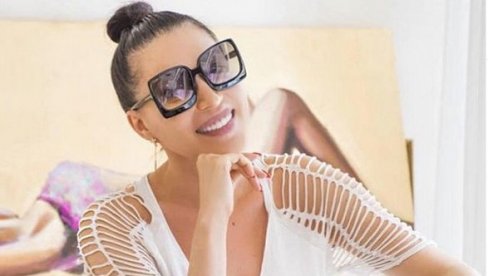 ОГЛАСИЛА СЕ ЦЕЦА НА ИНСТАГРАМУ: Објавила фотографију са изјавом љубави, а ево ко је поред ње (ФОТО) ОГЛАСИЛА СЕ ЦЕЦА НА ИНСТАГРАМУ: Објавила фотографију са изјавом љубави, а ево ко је поред ње (ФОТО)