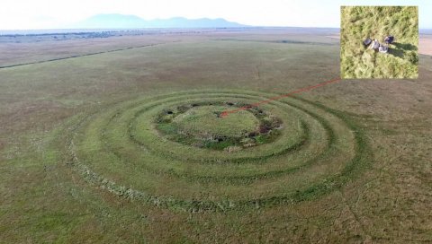 ВАТИНСКИ КРУГОВИ СТАРИЈИ ОД СТОУНХЕНЏА?: Настанак и намена мистичних концентричних кругова у атарима два села још нису научно истражени ВАТИНСКИ КРУГОВИ СТАРИЈИ ОД СТОУНХЕНЏА?: Настанак и намена мистичних концентричних кругова у атарима два села још нису научно истражени