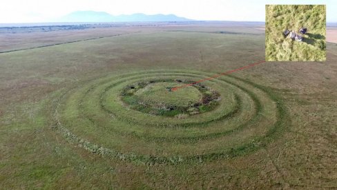 ВАТИНСКИ КРУГОВИ СТАРИЈИ ОД СТОУНХЕНЏА?: Настанак и намена мистичних концентричних кругова у атарима два села још нису научно истражени ВАТИНСКИ КРУГОВИ СТАРИЈИ ОД СТОУНХЕНЏА?: Настанак и намена мистичних концентричних кругова у атарима два села још нису научно истражени