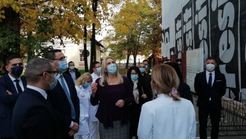 ЦВИЈАНОВИЋ У ПРЊАВОРУ: За реконструкцију Дома здравља 800.000 КМ (ФОТО) ЦВИЈАНОВИЋ У ПРЊАВОРУ: За реконструкцију Дома здравља 800.000 КМ (ФОТО)
