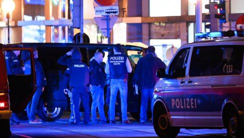 СЕДМОРО МРТВИХ У БЕЧУ? Аустријски медији тврде да расте број жртава, нападач пуцао из митраљеза по људима (ВИДЕО) СЕДМОРО МРТВИХ У БЕЧУ? Аустријски медији тврде да расте број жртава, нападач пуцао из митраљеза по људима (ВИДЕО)