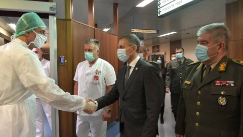 СТЕФАНОВИЋ ОБИШАО ПОВРЕЂЕНОГ РАДНИКА: Ево у каквом је стању М.П. после експлозије код Ваљева СТЕФАНОВИЋ ОБИШАО ПОВРЕЂЕНОГ РАДНИКА: Ево у каквом је стању М.П. после експлозије код Ваљева
